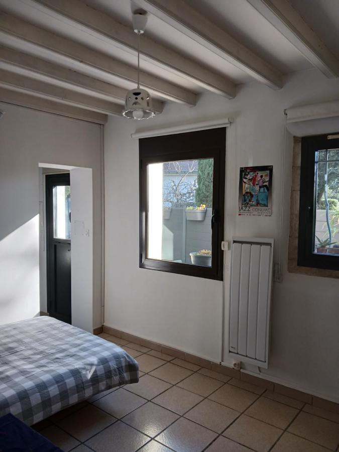 Charmant Studio: Quiet Oasis with Pool in Villeneuve-lès-Avignon Exterior photo