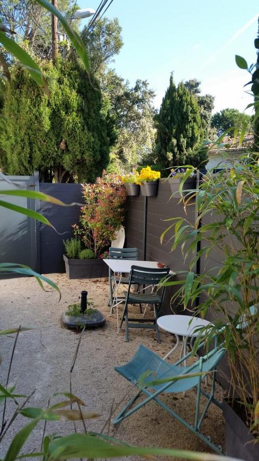Charmant Studio: Quiet Oasis with Pool in Villeneuve-lès-Avignon Exterior photo