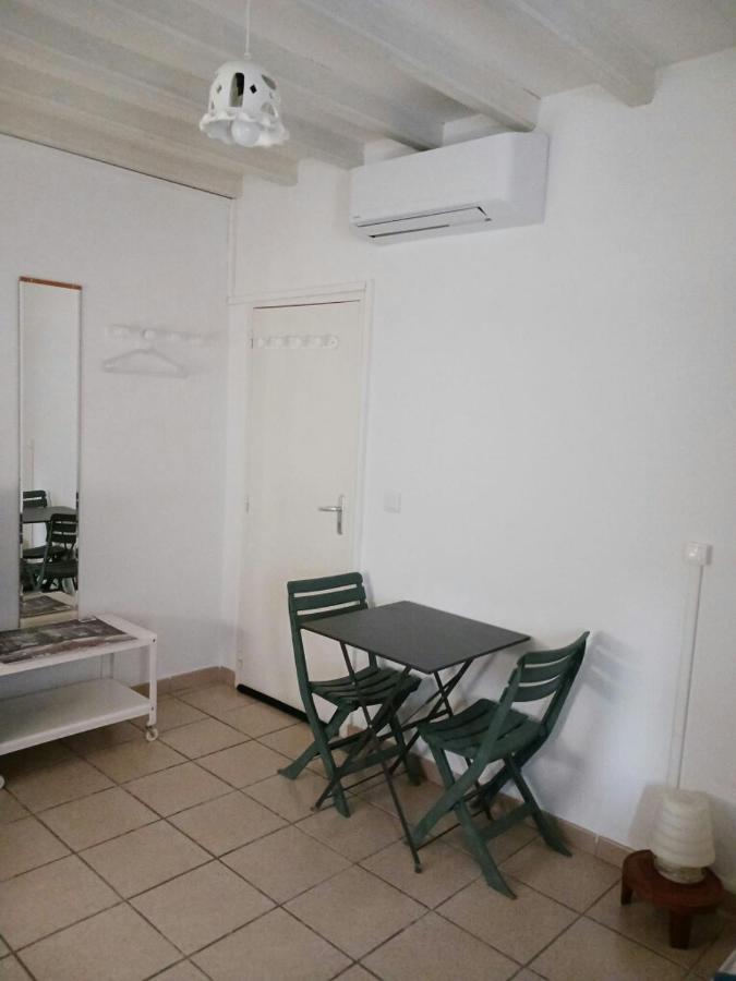 Charmant Studio: Quiet Oasis with Pool in Villeneuve-lès-Avignon Exterior photo